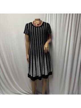 Brixton Ivy Black White Short Sleeve Dress Womens Sz Medium Stretch Knit A-Line